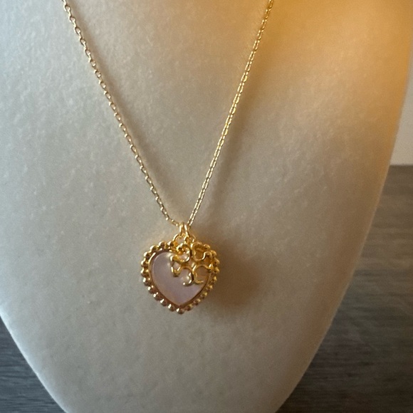 Tory Burch Gold Heart Pendant Necklace Logo Charm - Picture 2 of 5
